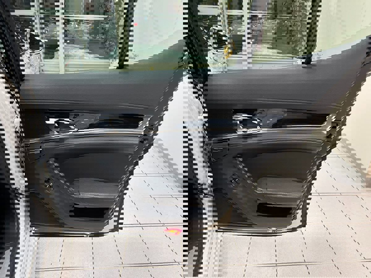 Used 2012 Porsche Panamera 4 image 49