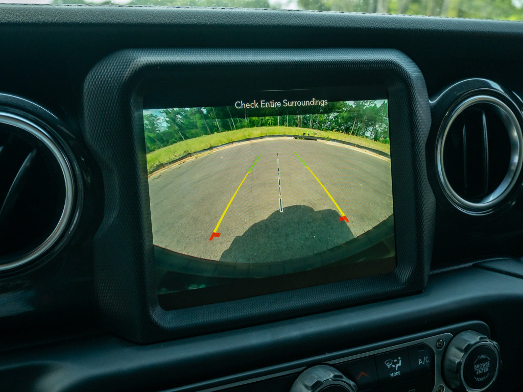 Used 2022 Jeep Wrangler Unlimited Sahara AWD/4WD image 24