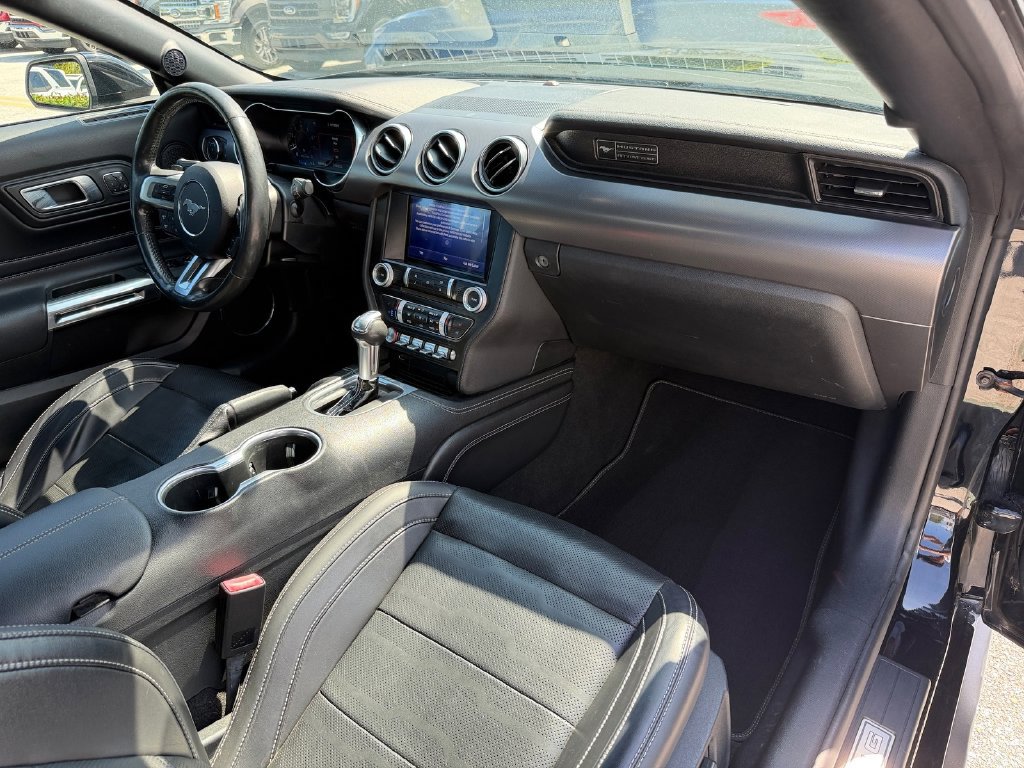 Used 2020 Ford Mustang Convertible RWD image 16