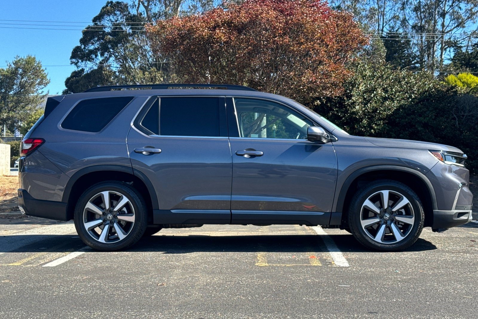 Used 2025 Honda Pilot Touring image 7