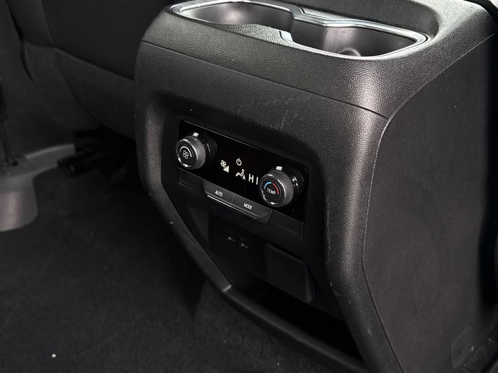 Used 2024 Chevrolet Traverse LT image 13