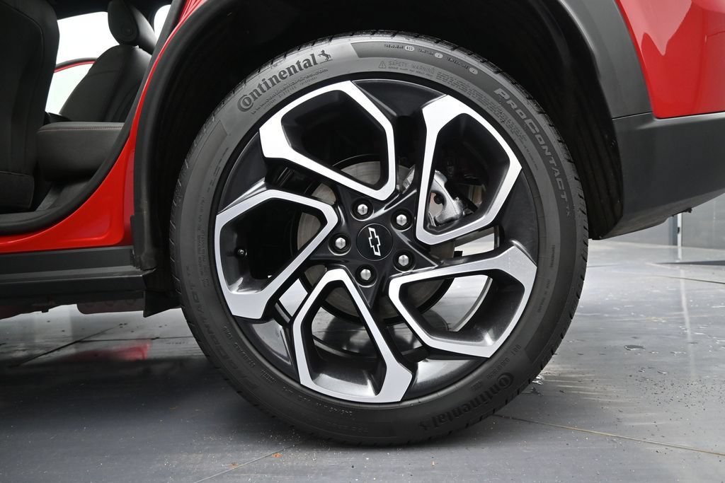 Used 2026 Chevrolet Trax RS w/ Sunroof Package FWD image 14