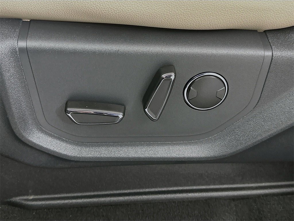 Used 2024 Ford Expedition Limited image 22