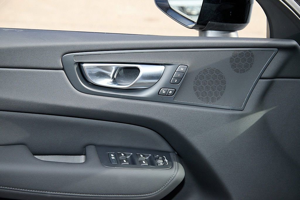 New 2026 Volvo XC60 B5 Plus w/ Climate Package image 11