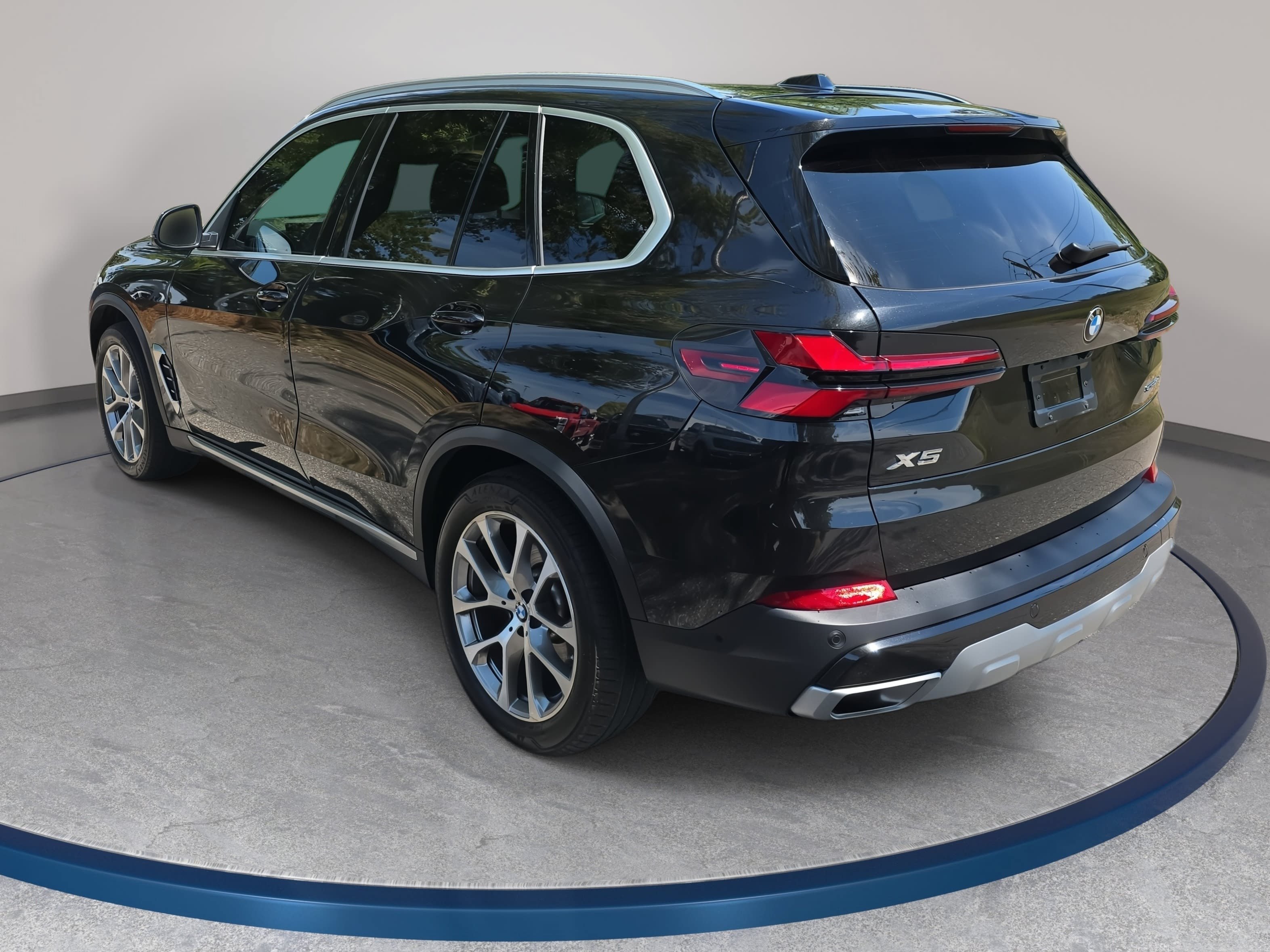 Used 2025 BMW X5 sDrive40i w/ Executive Package RWD image 7