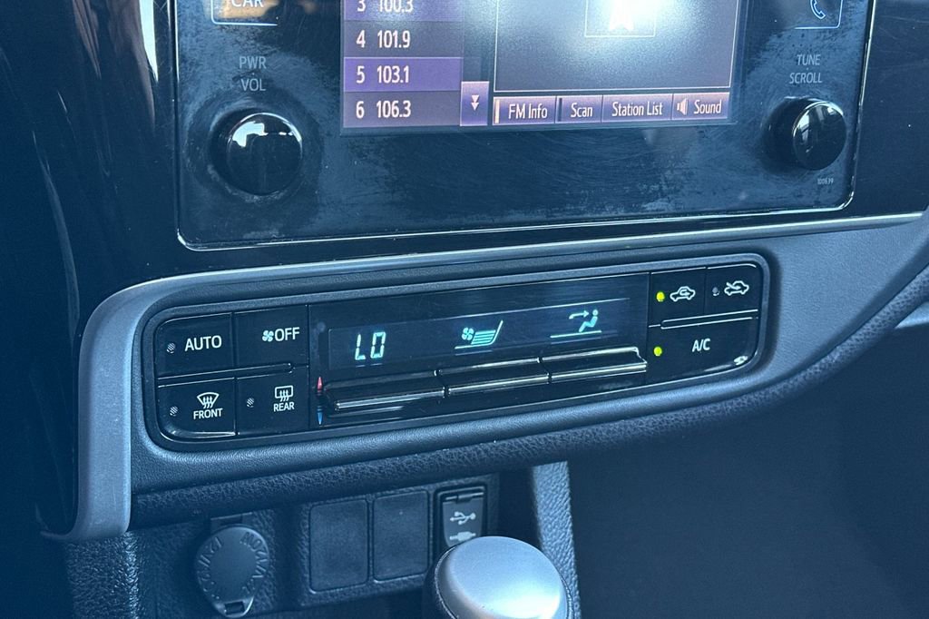 Used 2019 Toyota Corolla LE FWD image 19