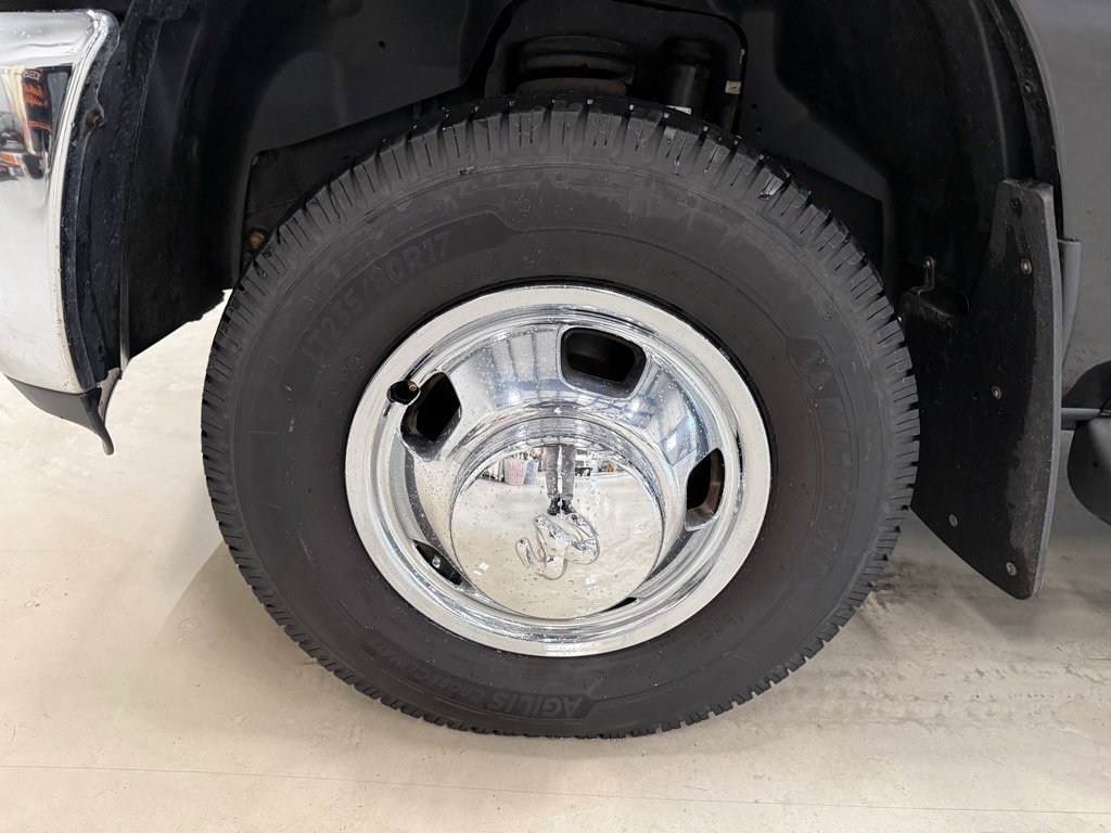 Used 2017 RAM 3500 Tradesman w/ Chrome Appearance Group image 9