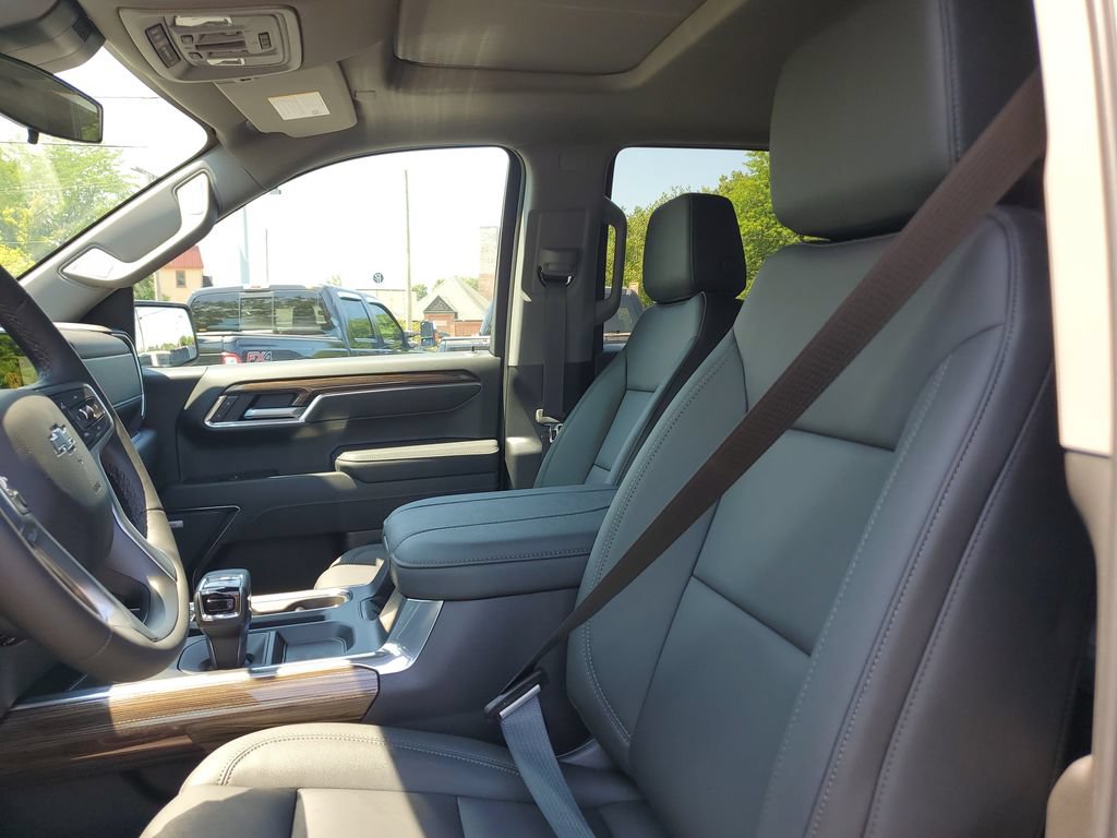 New 2026 GMC Sierra 2500 SLE w/ SLE Value Package; AWD/4WD image 13