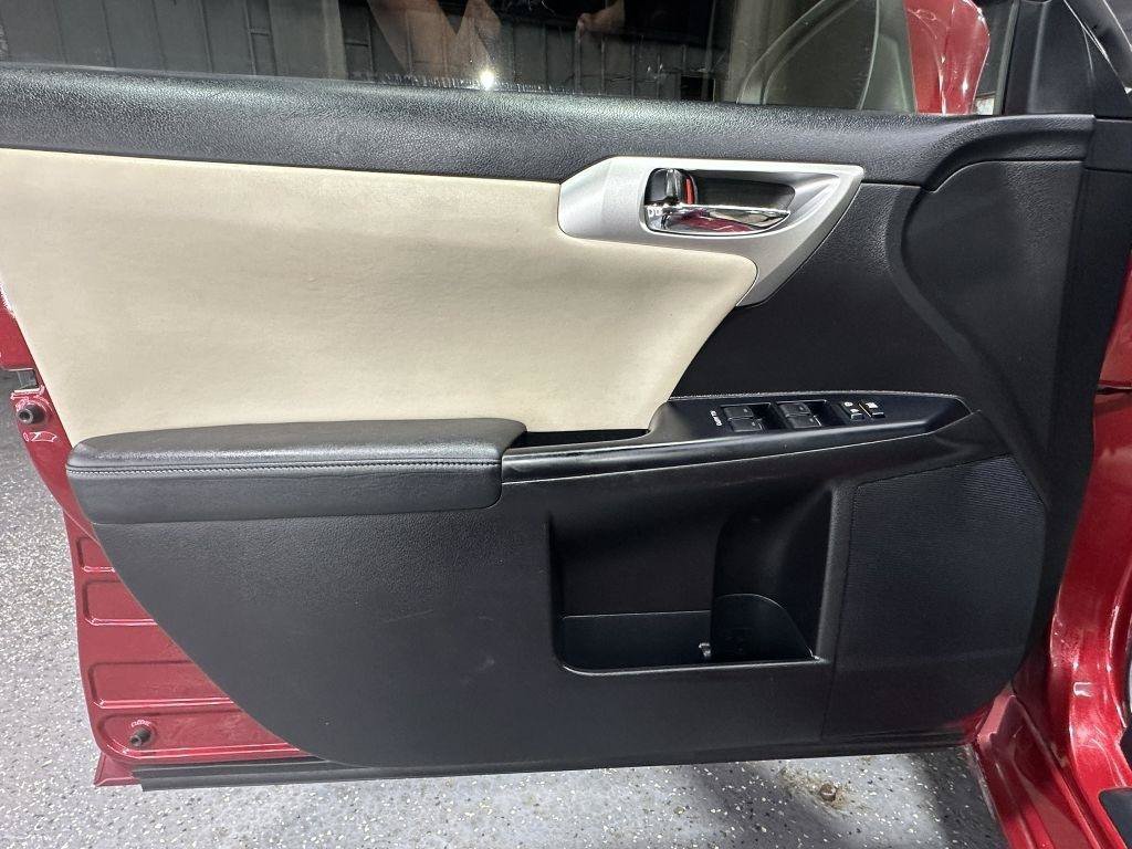 Used 2013 Lexus CT 200h FWD image 12