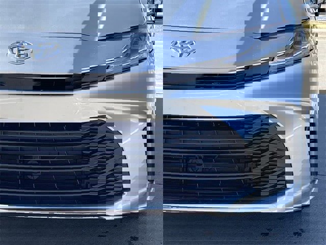 Used 2025 Toyota Camry LE image 9