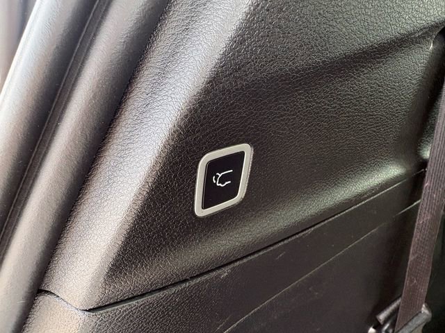 Used 2025 Chrysler Pacifica Limited FWD image 23