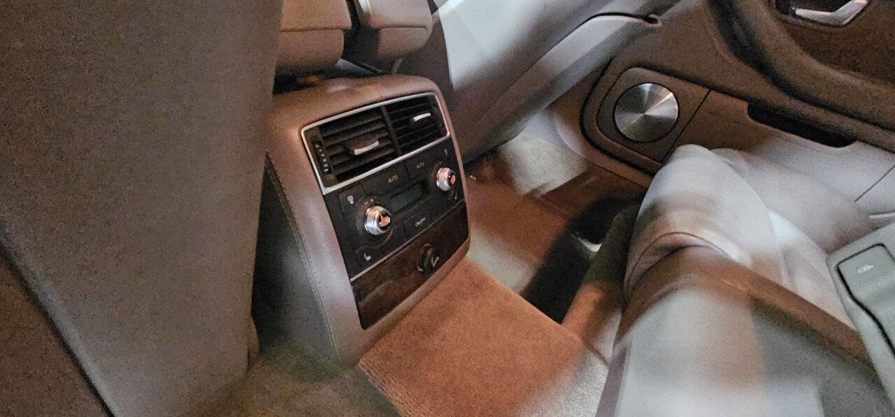 Used 2007 Audi S8 image 20