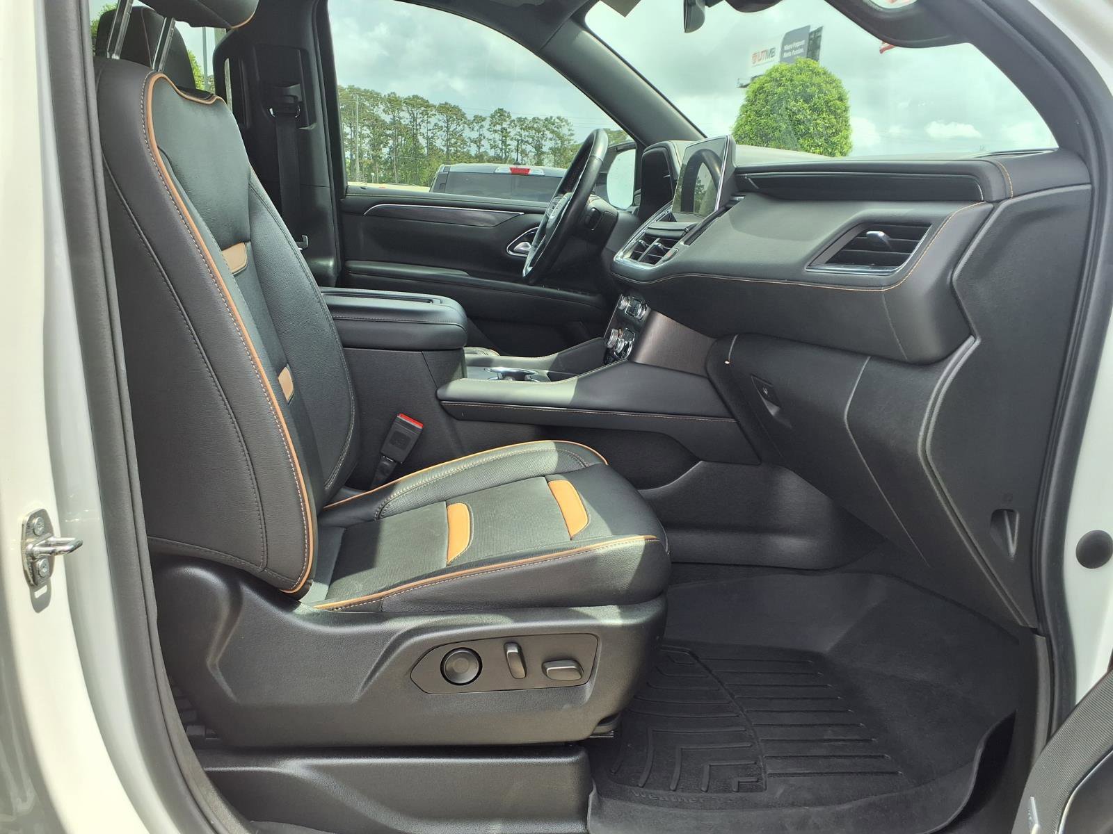 Used 2022 GMC Yukon AT4 w/ Technology Package image 8