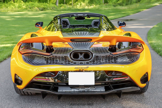 Used 2026 McLaren 750S Spider RWD image 7