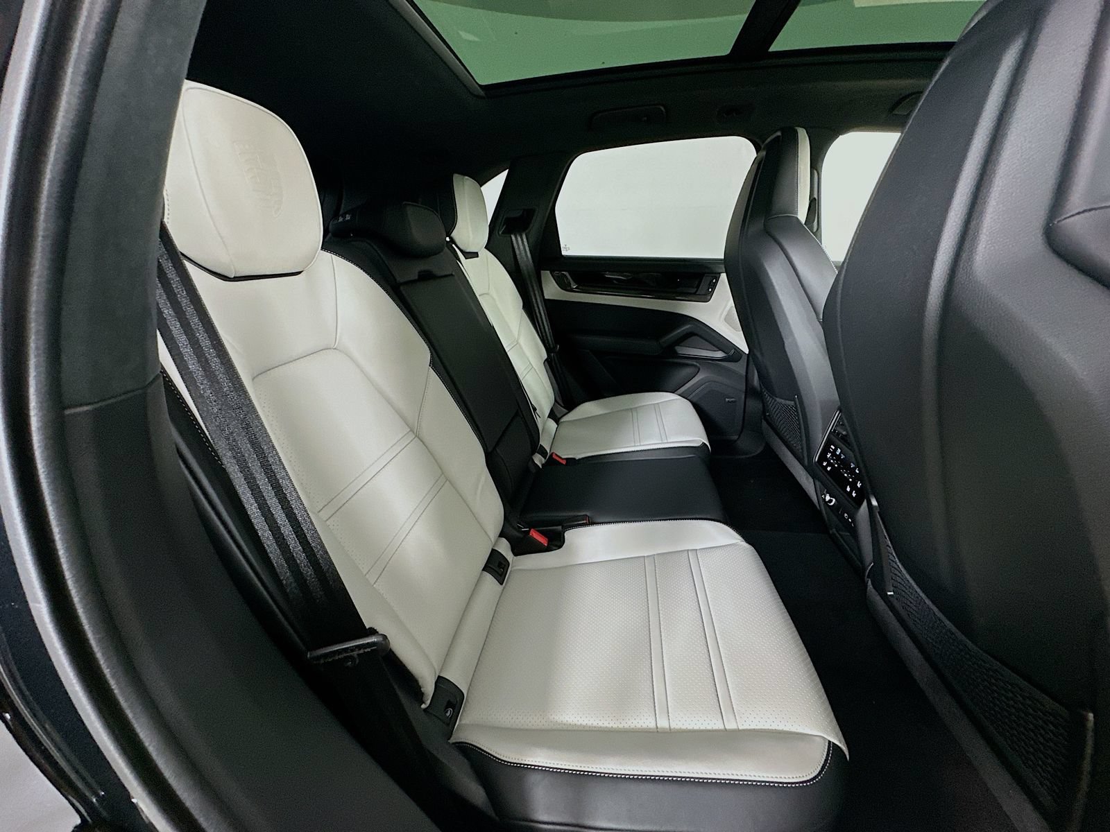 New 2026 Porsche Cayenne GTS AWD/4WD image 41