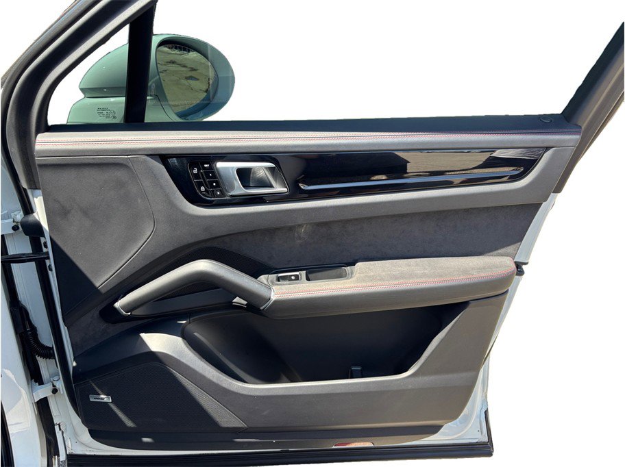 Used 2021 Porsche Cayenne GTS w/ Premium Package image 51