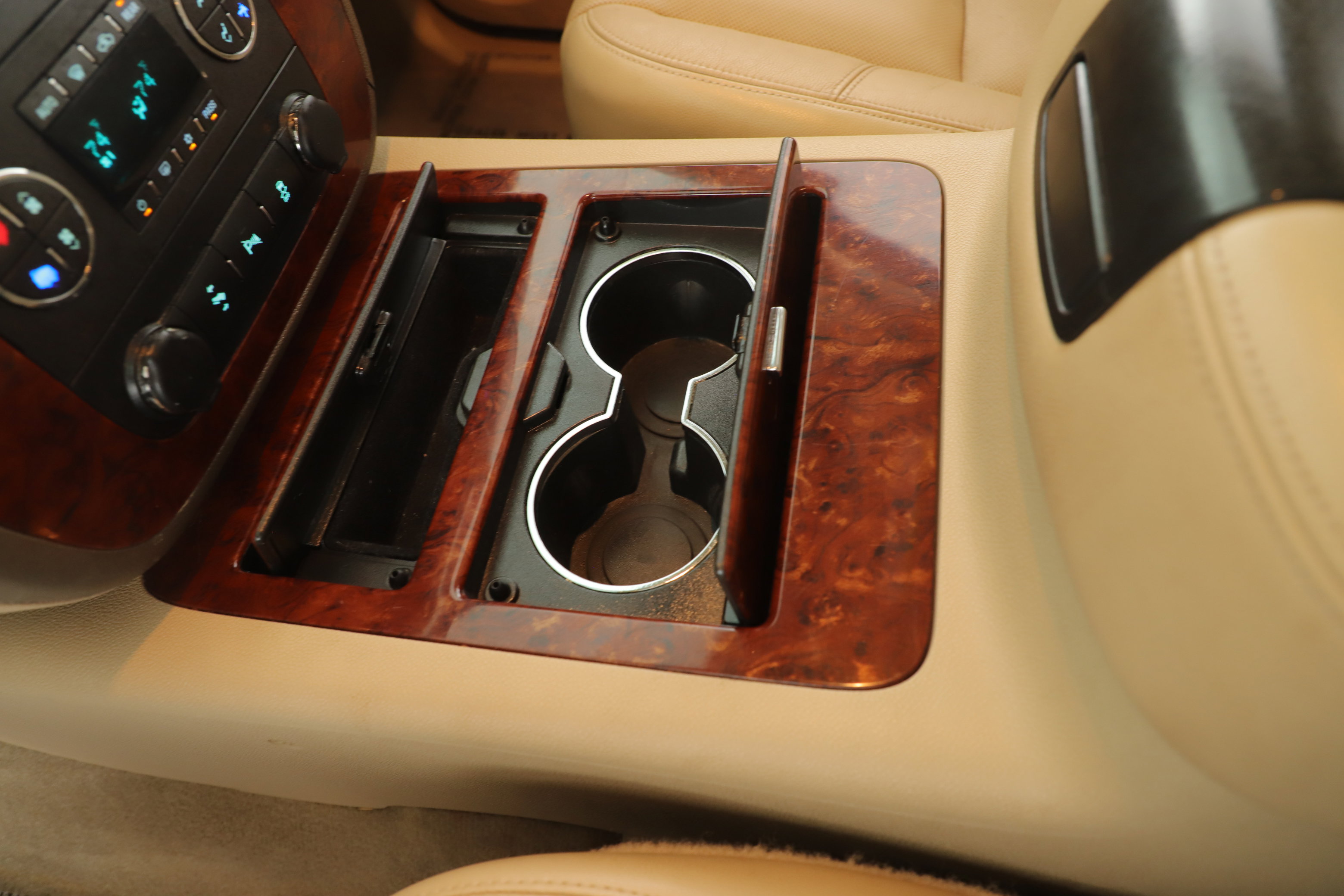 Used 2013 Chevrolet Suburban LTZ image 17