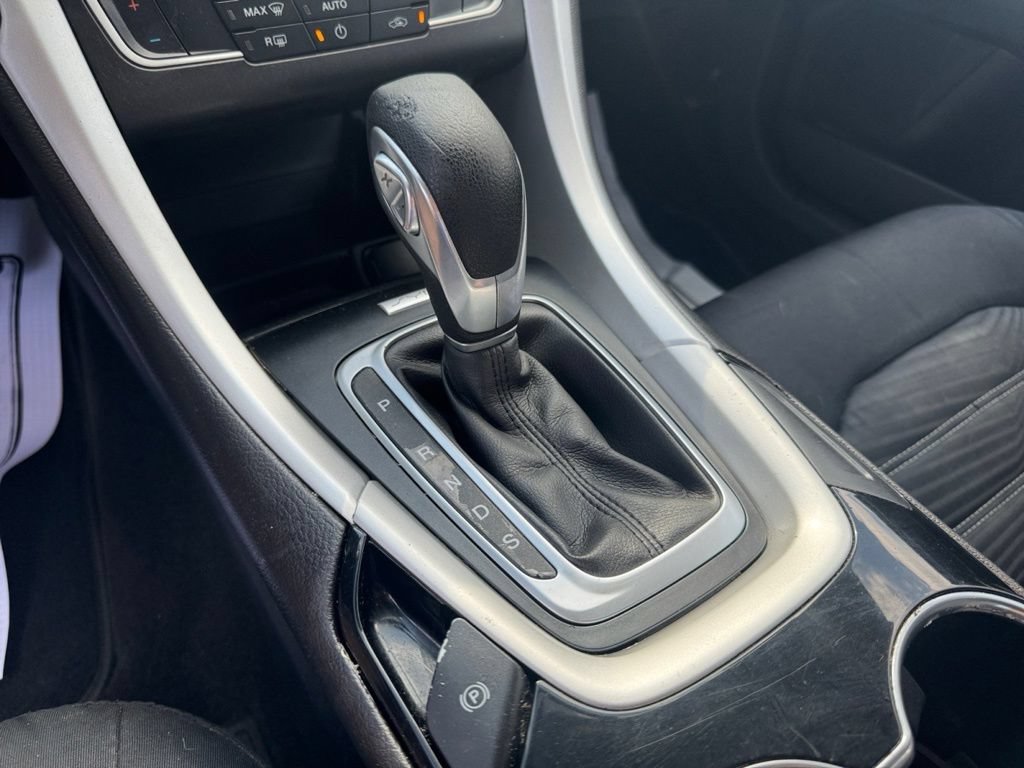 Used 2016 Ford Fusion SE FWD image 18