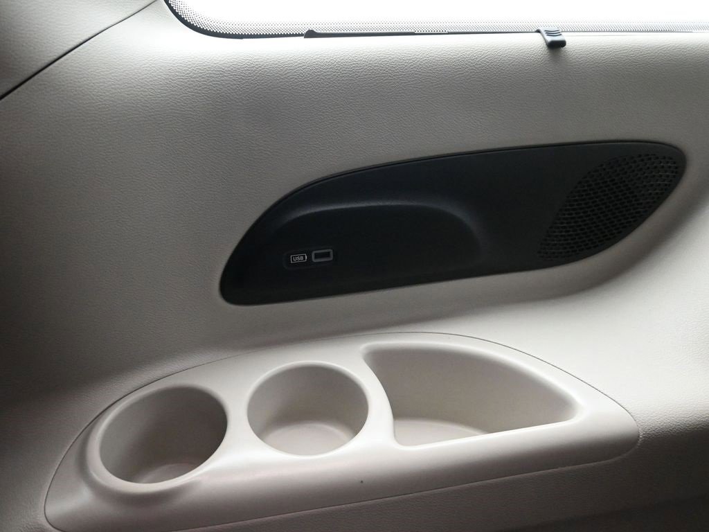 Used 2017 Chrysler Pacifica Touring-L Plus image 50