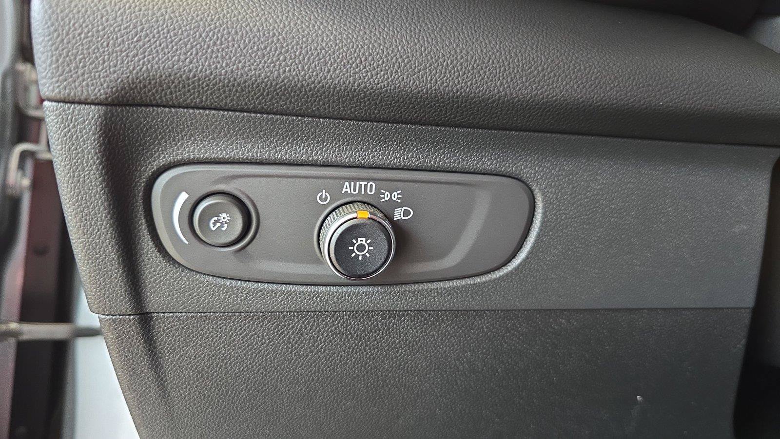 Used 2023 Buick Envision Essence w/ Sport Touring Package AWD/4WD image 26