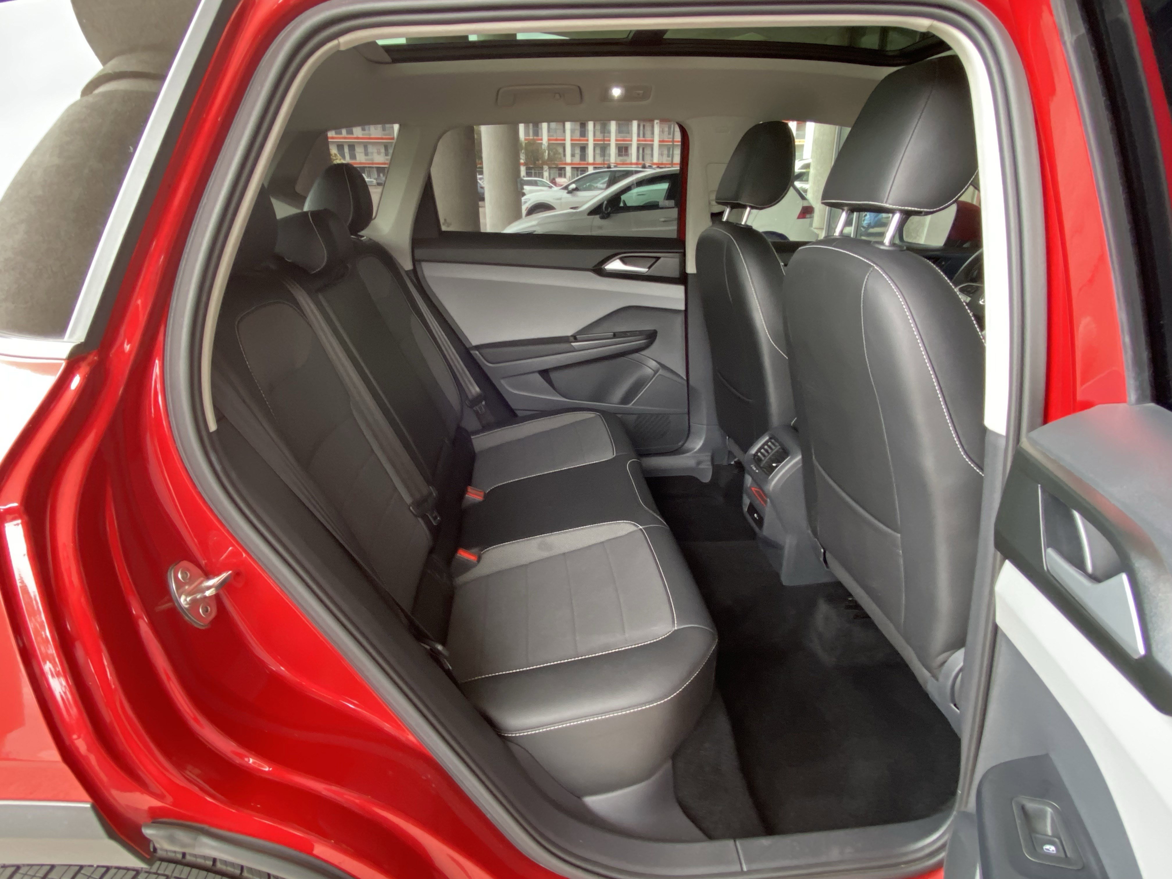 Used 2023 Volkswagen Taos SE w/ Panoramic Sunroof Package image 29