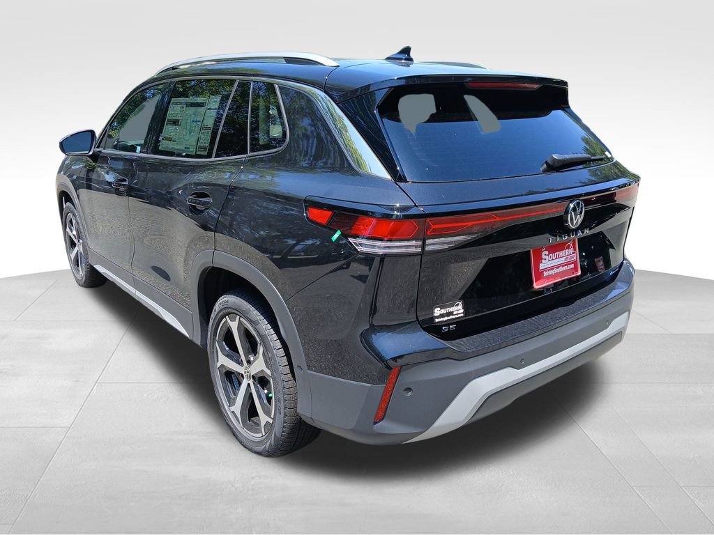 New 2025 Volkswagen Tiguan SE image 3