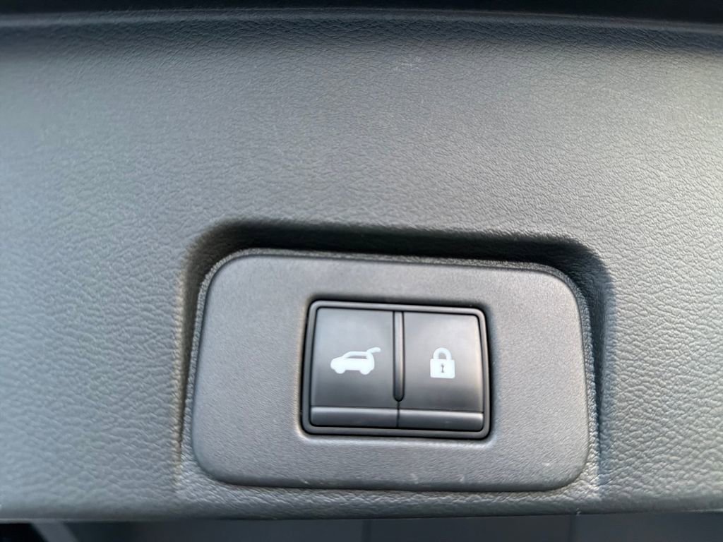 Used 2023 Nissan Rogue SV w/ SV Premium B Package image 32