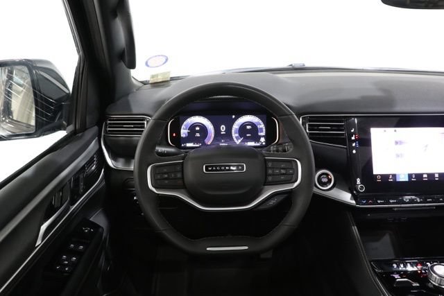 Used 2025 Jeep Wagoneer 4WD w/ Premium Group I image 13
