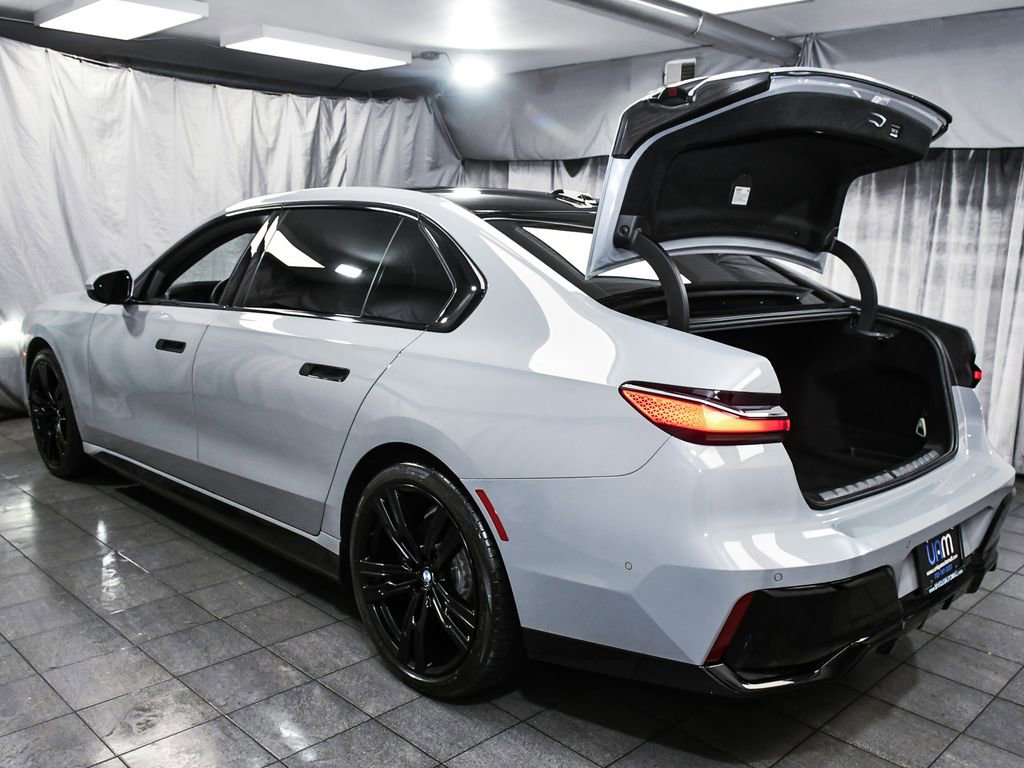 Used 2024 BMW i7 xDrive60 image 70