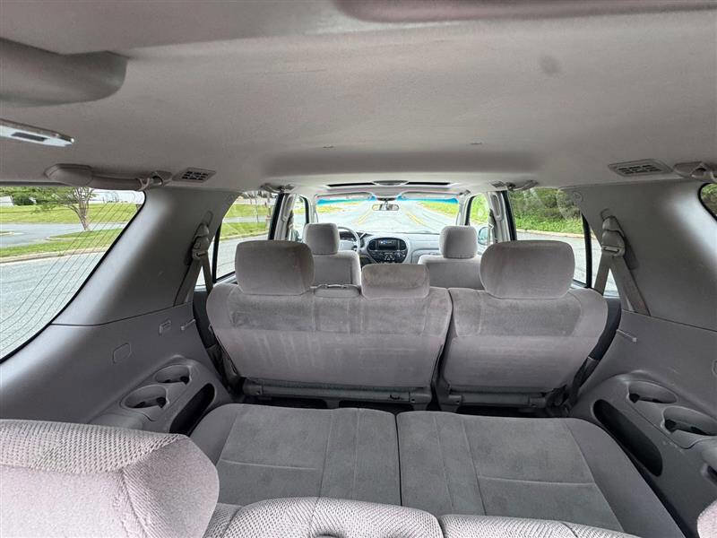 Used 2007 Toyota Sequoia SR5 AWD/4WD image 16