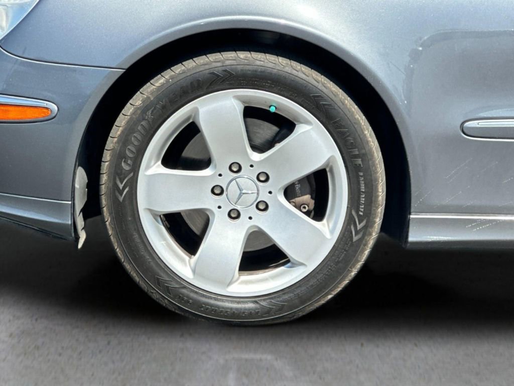 Used 2005 Mercedes-Benz E 500 Sedan image 22