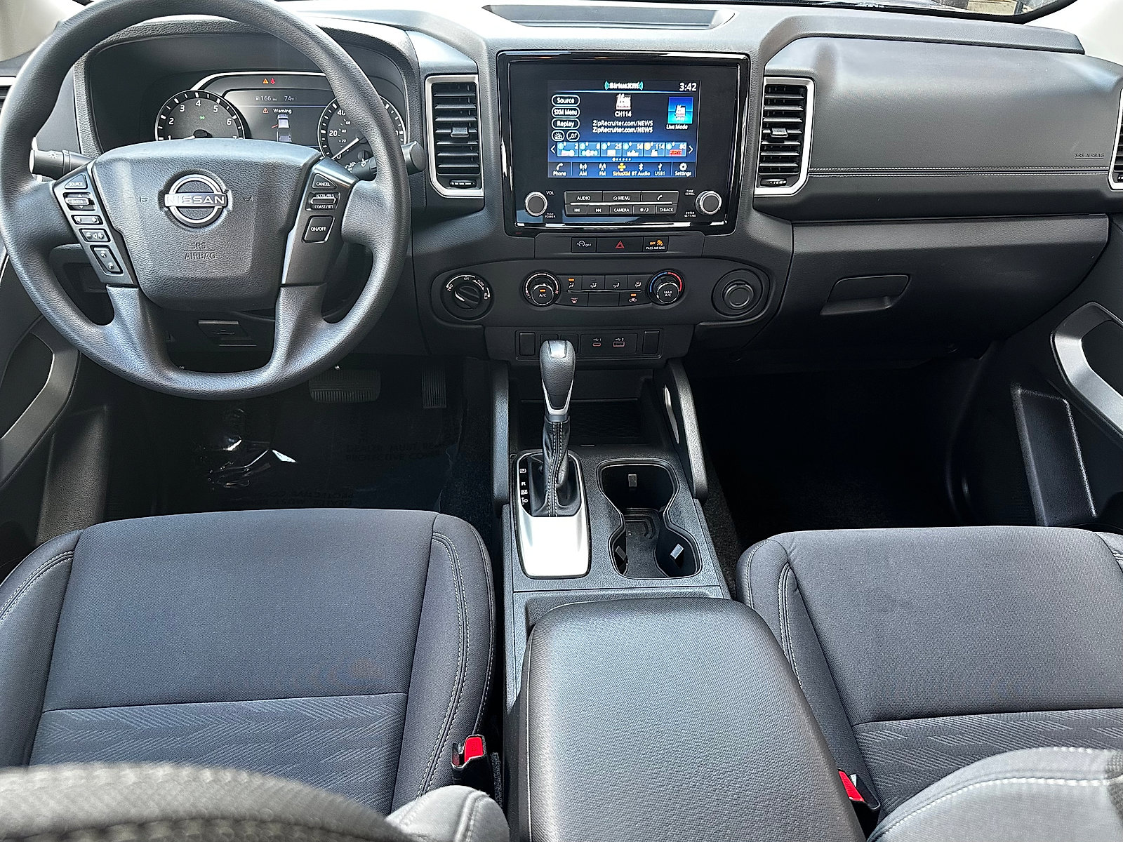 Used 2024 Nissan Frontier SV image 16