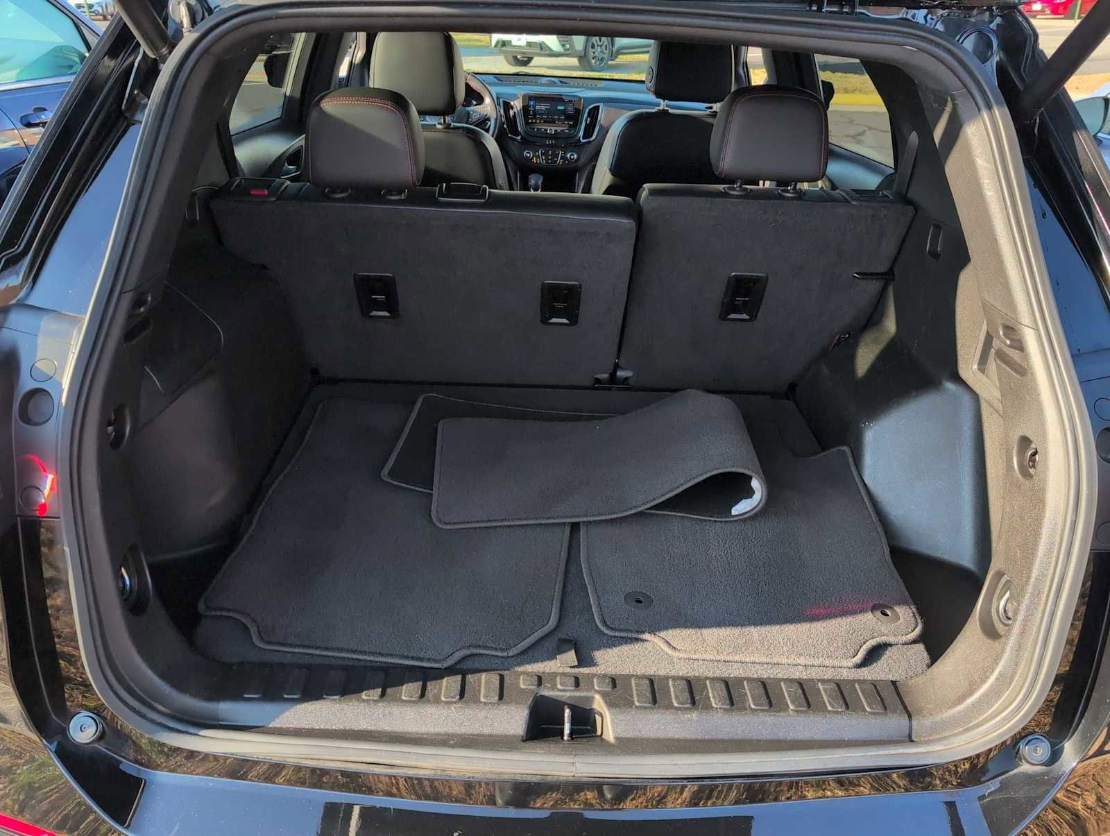 Used 2022 Chevrolet Equinox RS w/ RS Leather Package image 34