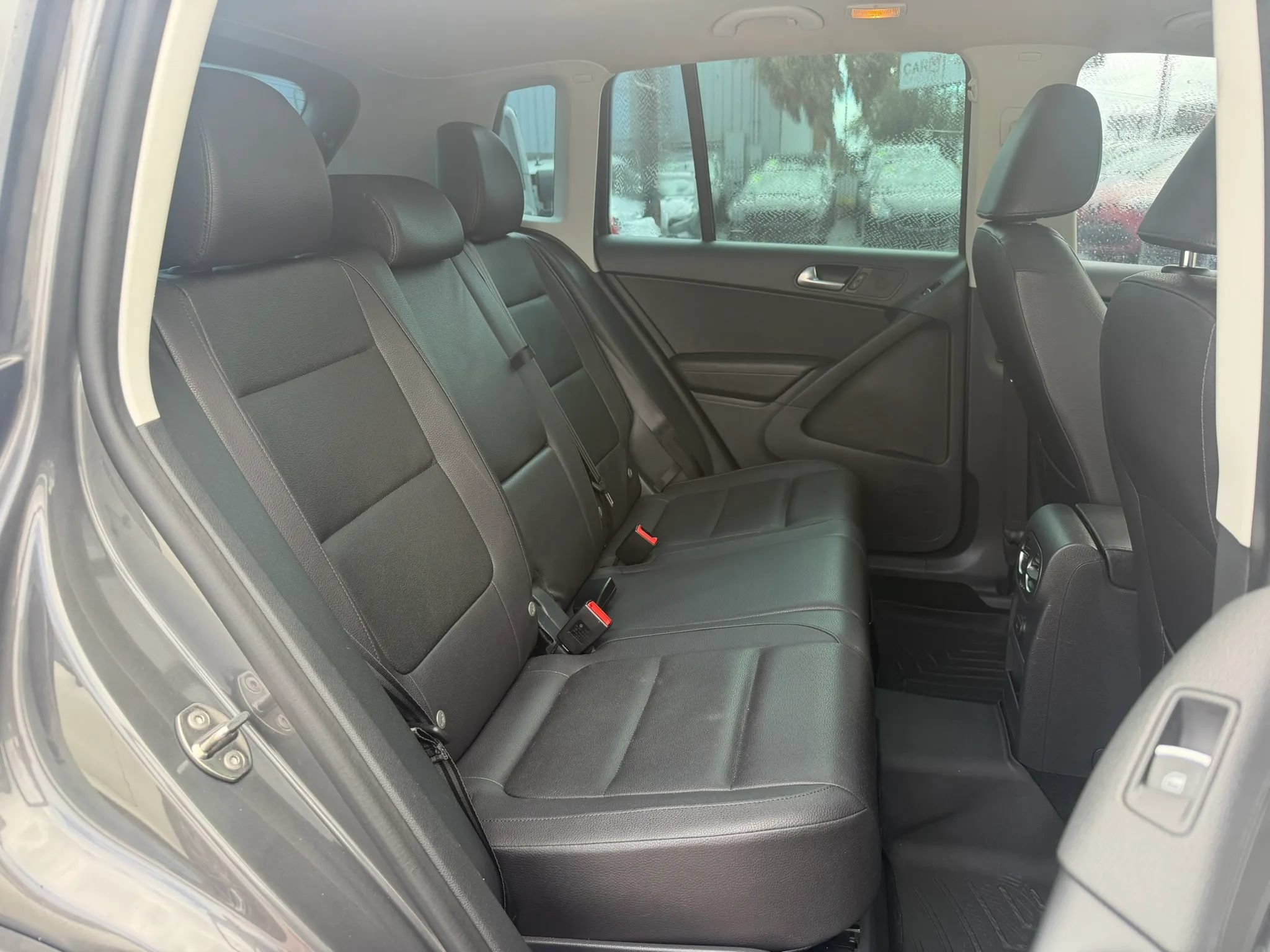 Used 2016 Volkswagen Tiguan SE FWD image 14