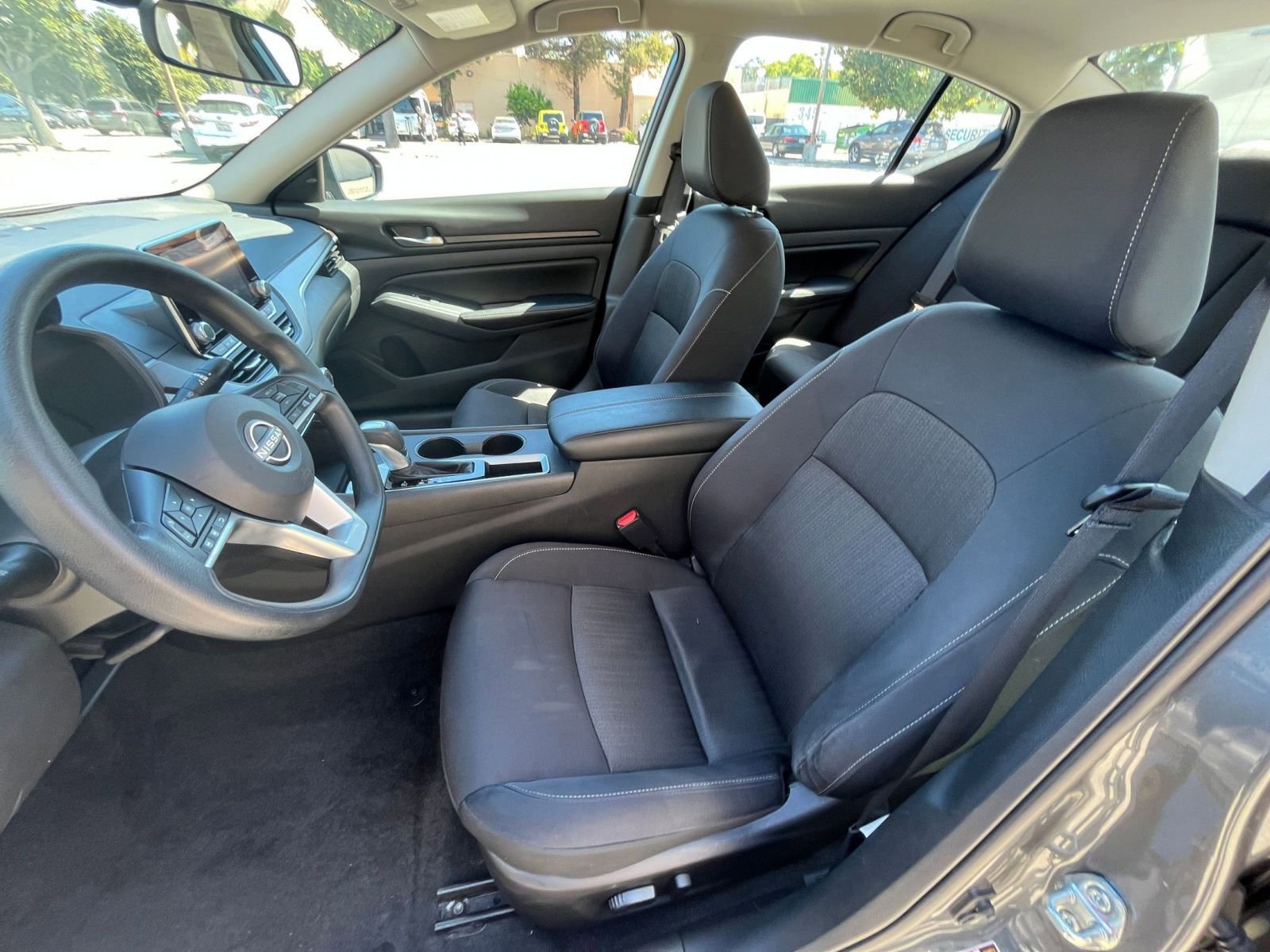 Used 2025 Nissan Altima 2.5 SV FWD image 27