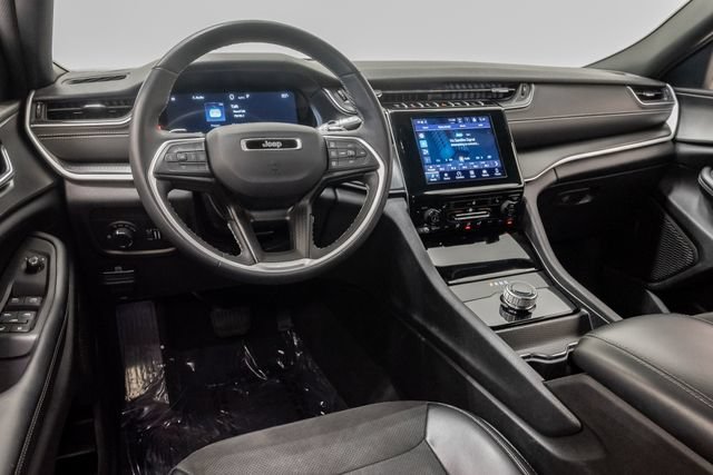 Used 2024 Jeep Grand Cherokee Altitude AWD/4WD image 7