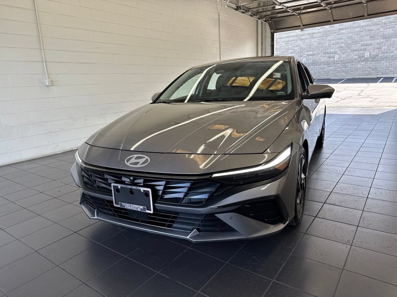 Used 2024 Hyundai Elantra Limited FWD image 3