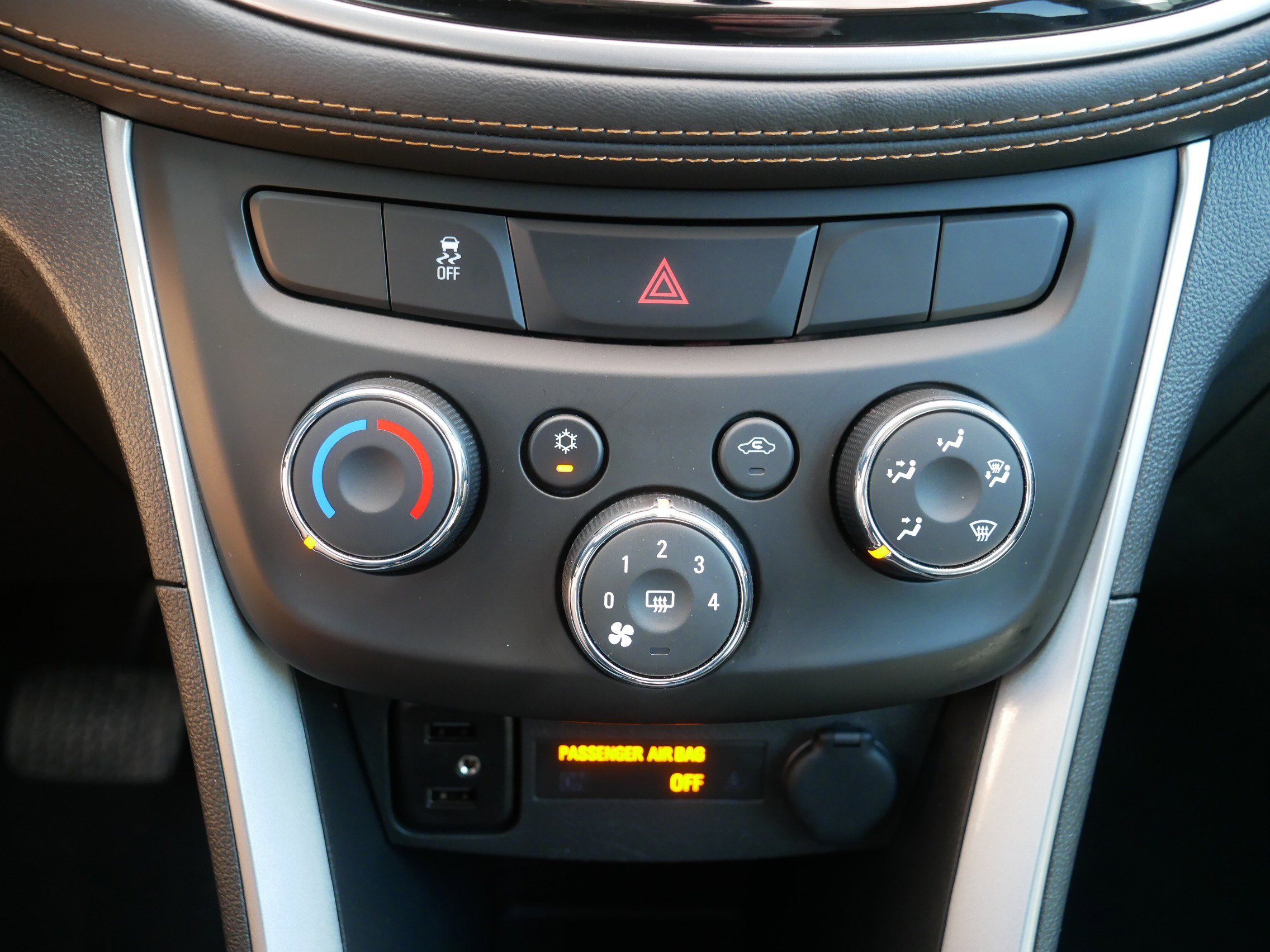 Used 2022 Chevrolet Trax LT w/ LT Convenience Package image 23