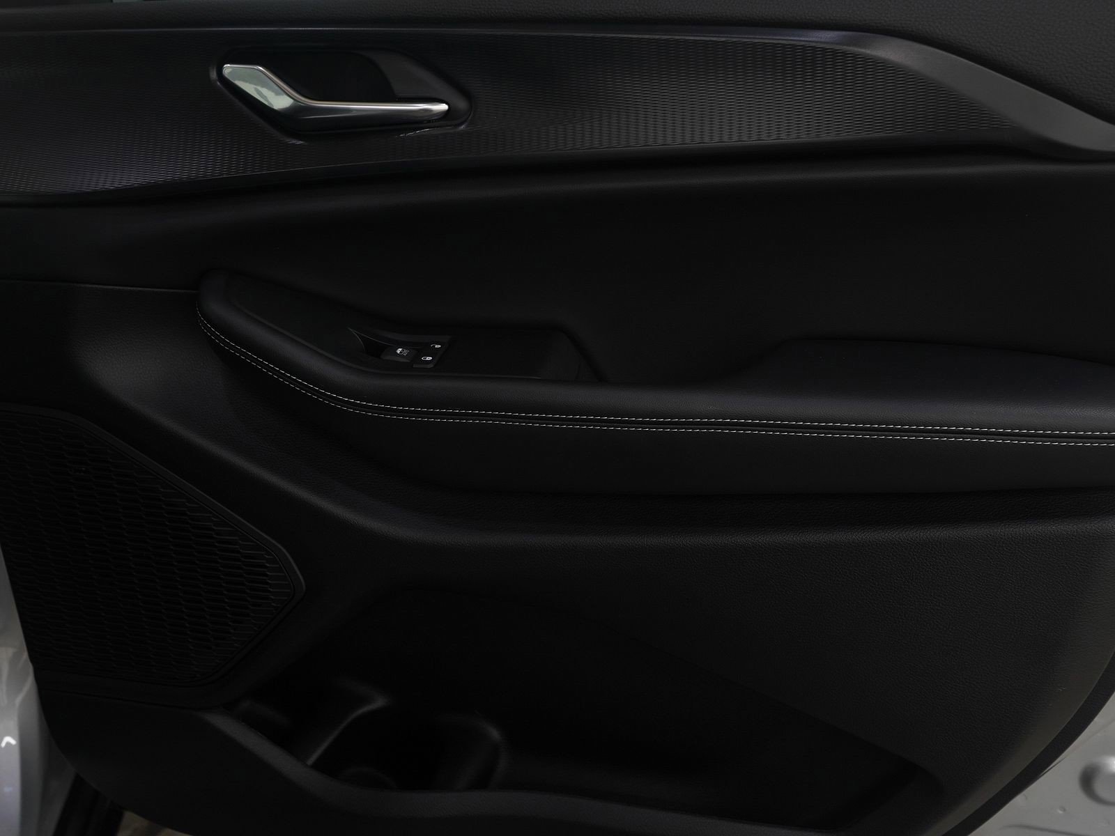 Used 2024 Jeep Grand Cherokee Altitude image 9