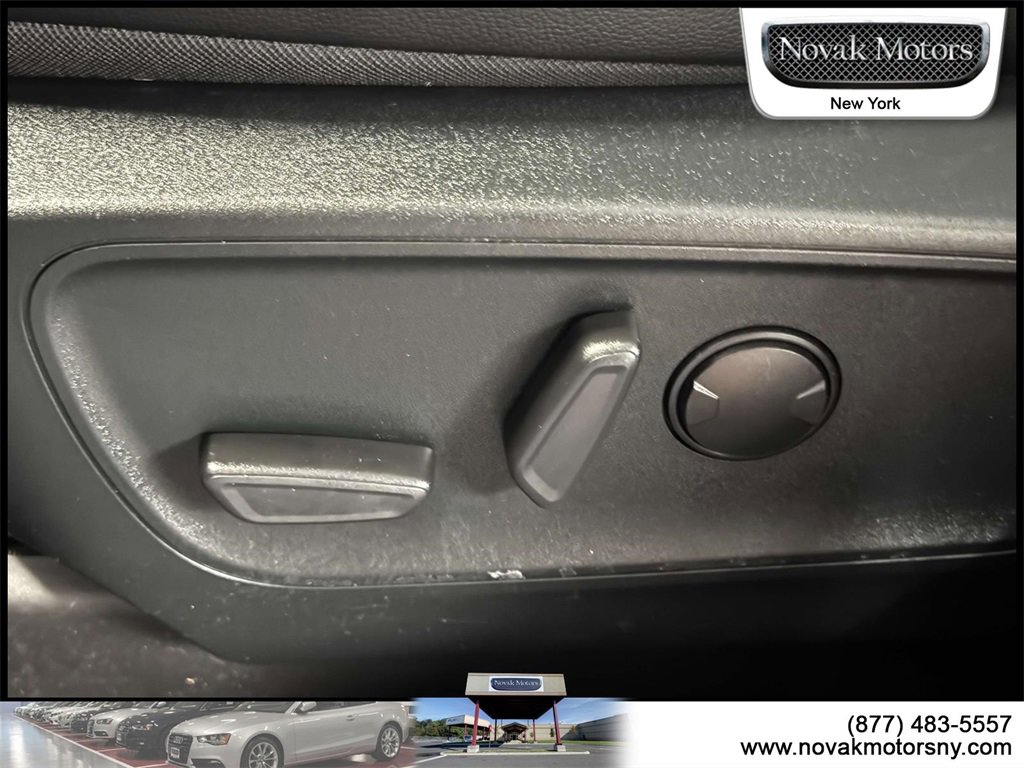 Used 2022 Ford Escape Titanium image 15