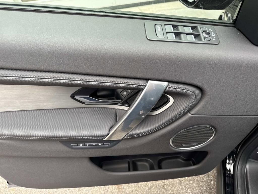 New 2026 Land Rover Discovery Sport Landmark image 19