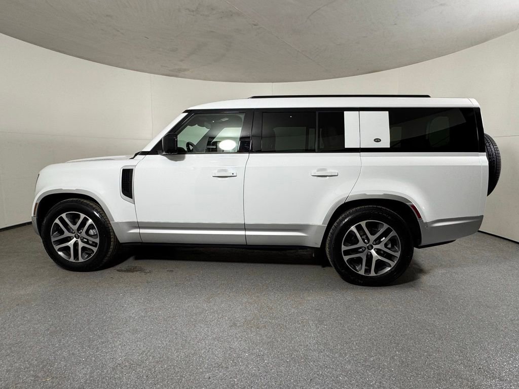 Used 2023 Land Rover Defender 130 SE AWD/4WD image 10