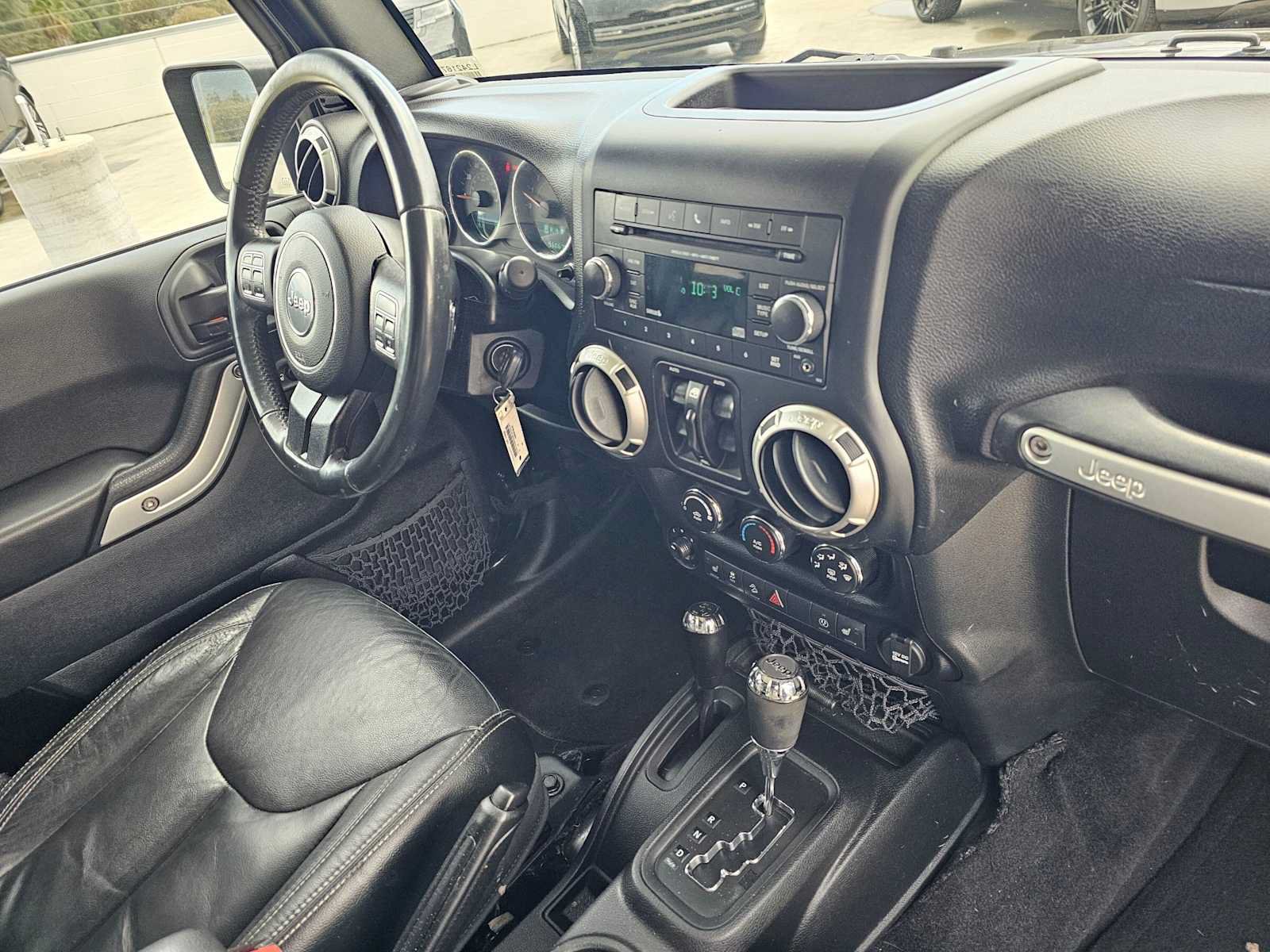 Used 2016 Jeep Wrangler Unlimited Sahara w/ Connectivity Group AWD/4WD image 11