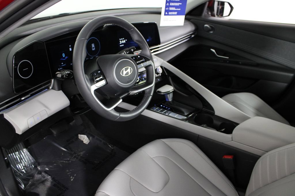 Certified 2025 Hyundai Elantra Limited image 17