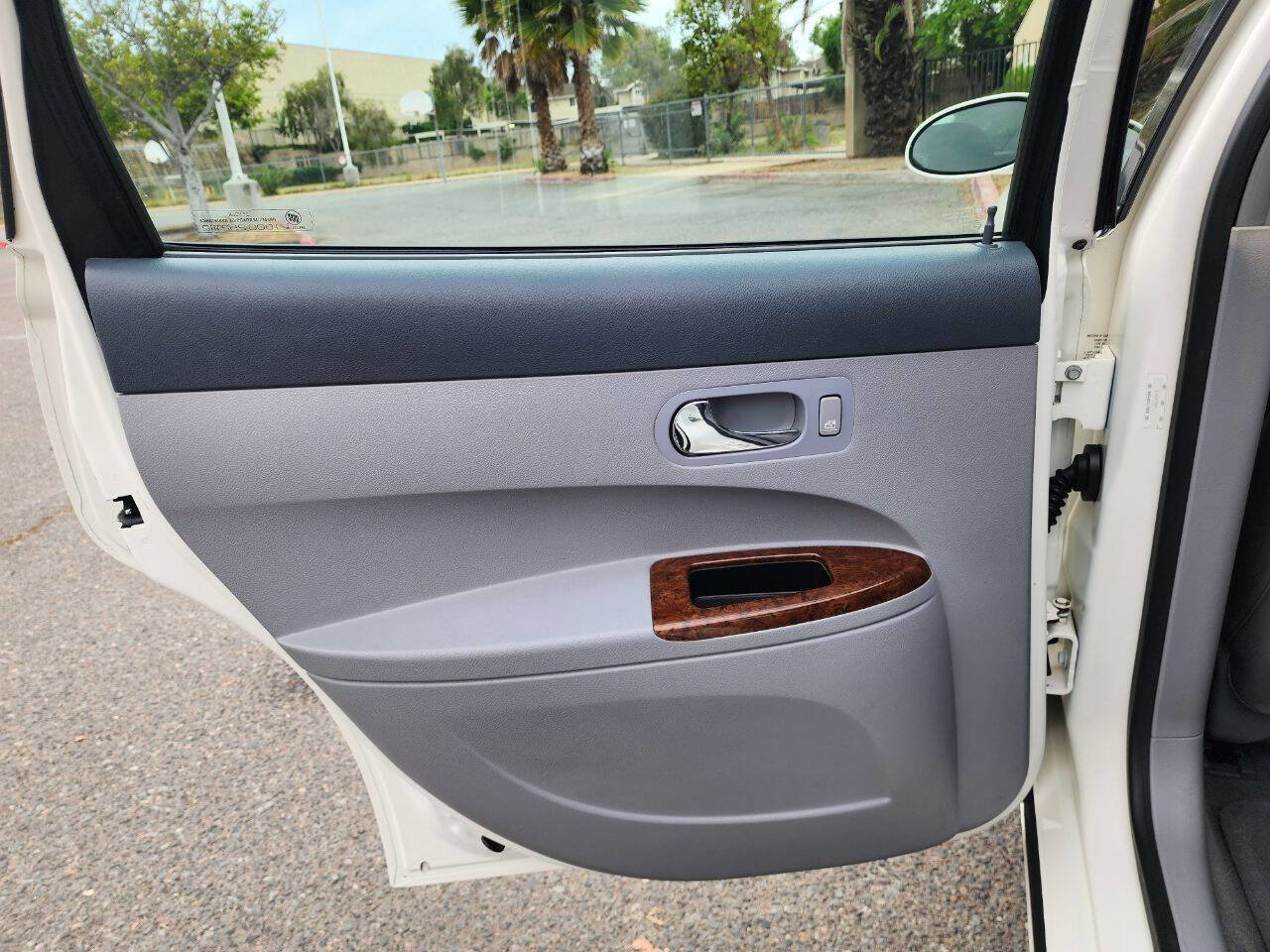 Used 2005 Buick LaCrosse CXS image 31