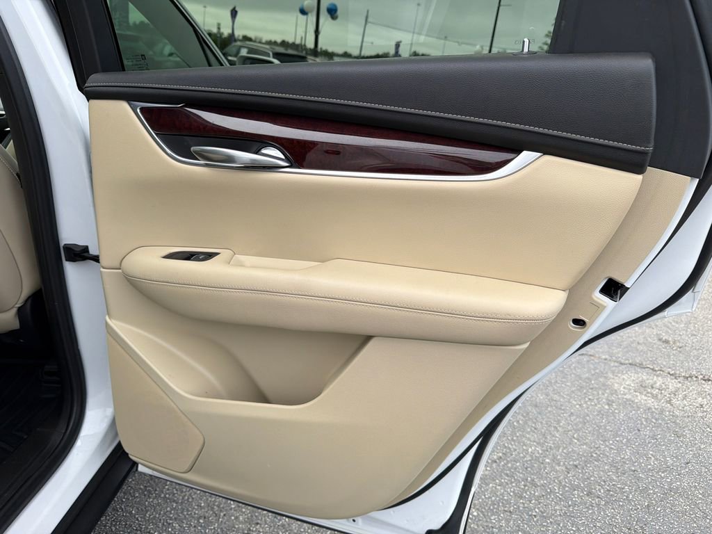 Used 2018 Cadillac XT5 Luxury w/ Driver Awareness Package image 16