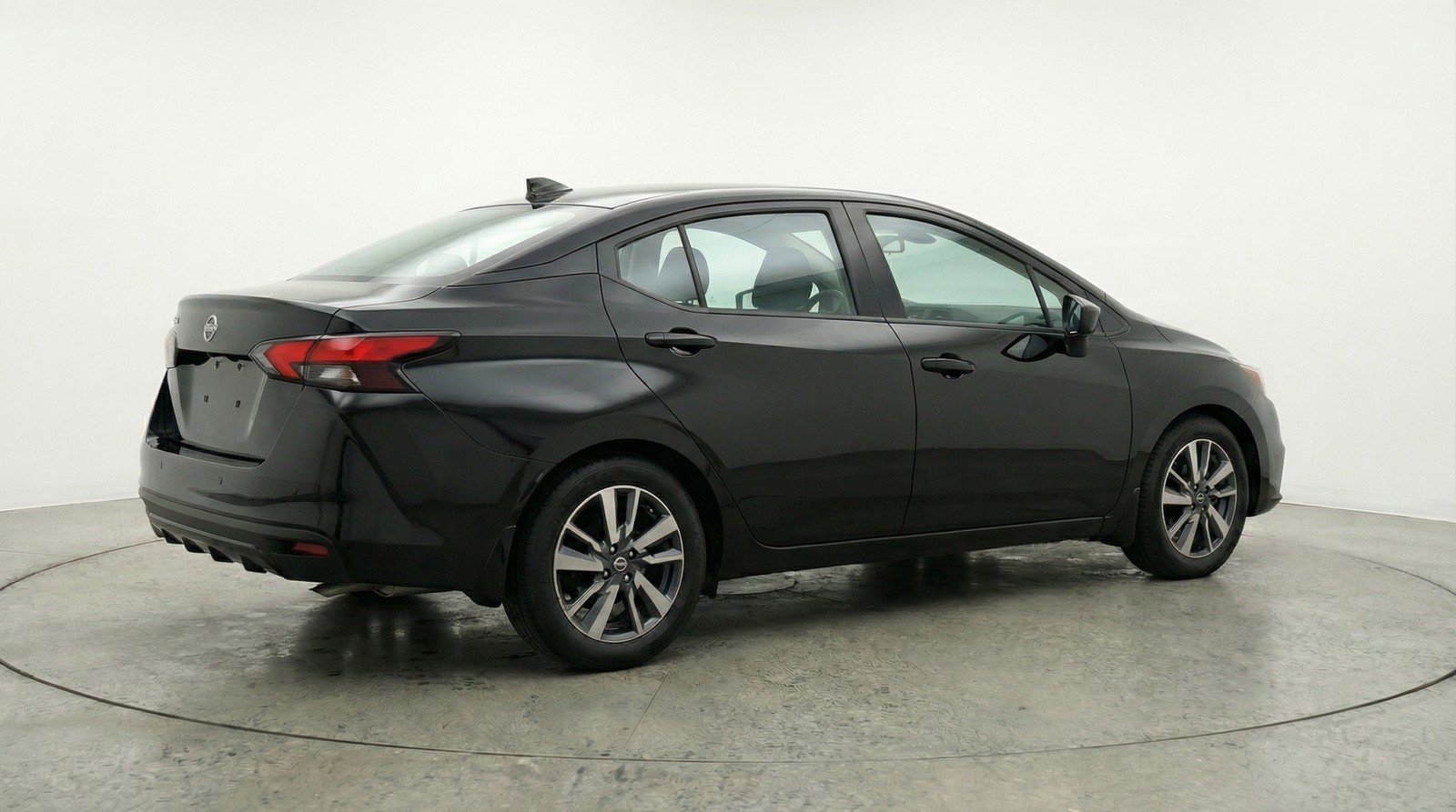 Used 2025 Nissan Versa SV FWD image 9