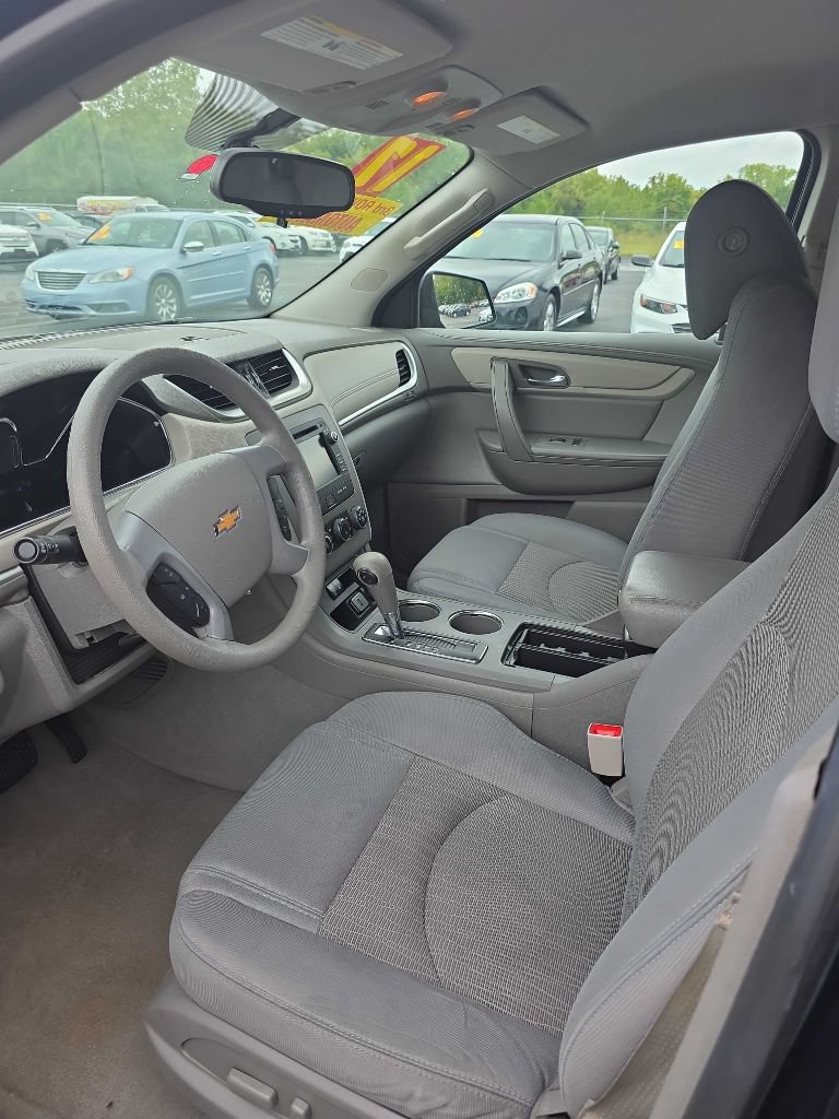 Used 2017 Chevrolet Traverse LS FWD image 9