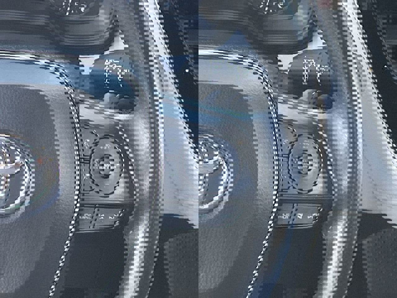 Used 2023 Toyota Corolla SE w/ Carpet Mat Package (TMS) image 22