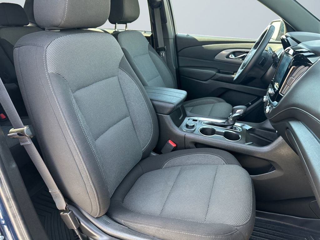 Used 2023 Chevrolet Traverse LT w/ Rear Camera Mirror Package image 15